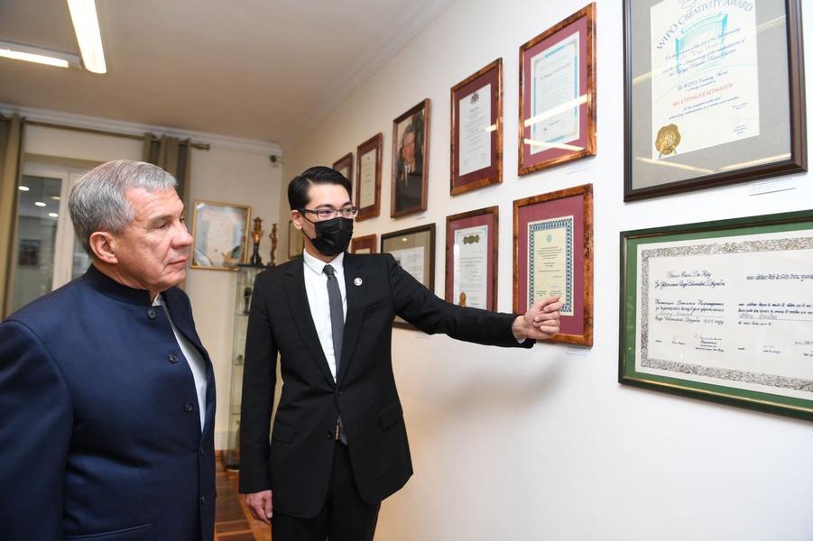 Рустам Минниханов посетил дом-музей Чингиза Айтматова в Бишкеке