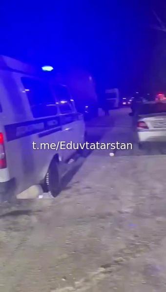 На улицу Турбинная в Казани съехались экстренные службы с сапёрами