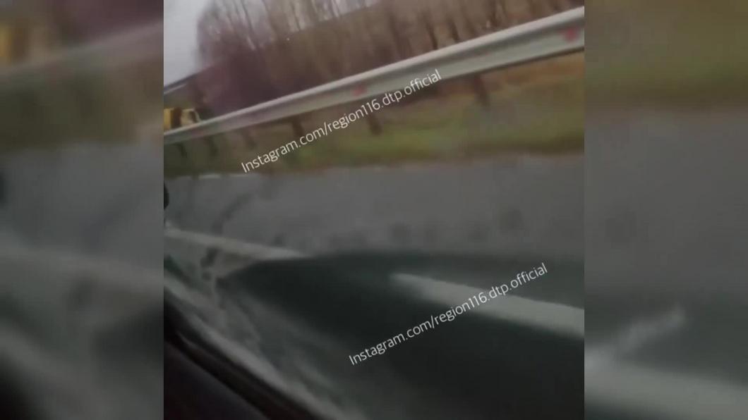На трассе в Татарстане после столкновения с самосвалом погиб пожилой водитель легковушки