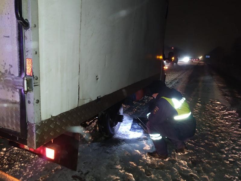 Татарстанские автоинспекторы помогли водителю из Самарской области