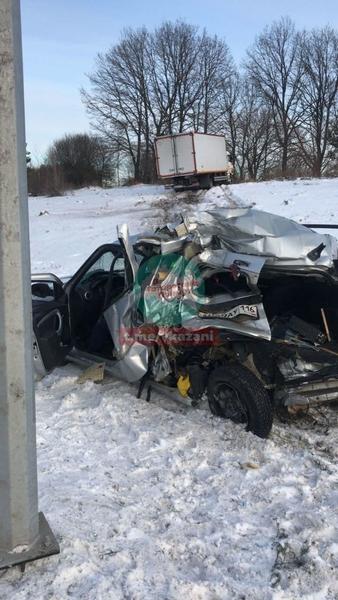 На трассе в Зеленодольске грузовик снес «Ларгус», стоявший на обочине: водитель легковушки скончался На трассе в Зеленодольске грузовик снес «Ларгус», стоявший на обочине: водитель легковушки скончался