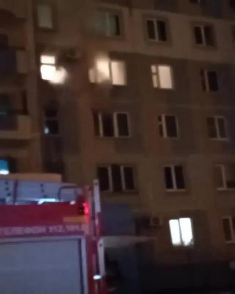 Очевидец снял пожар в квартире Набережных Челнов