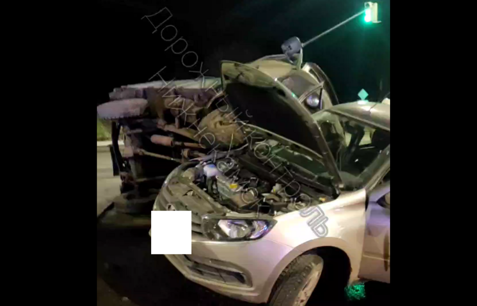 В Нижнекамске автолюбительница на «Гранте» на перекрестке устроила аварию с пострадавшими