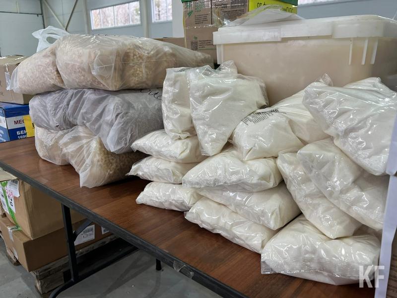 «Собираем помощь всем миром»: в Казани появился новый склад по сбору гуманитарного груза для российских солдат и семей мобилизованных