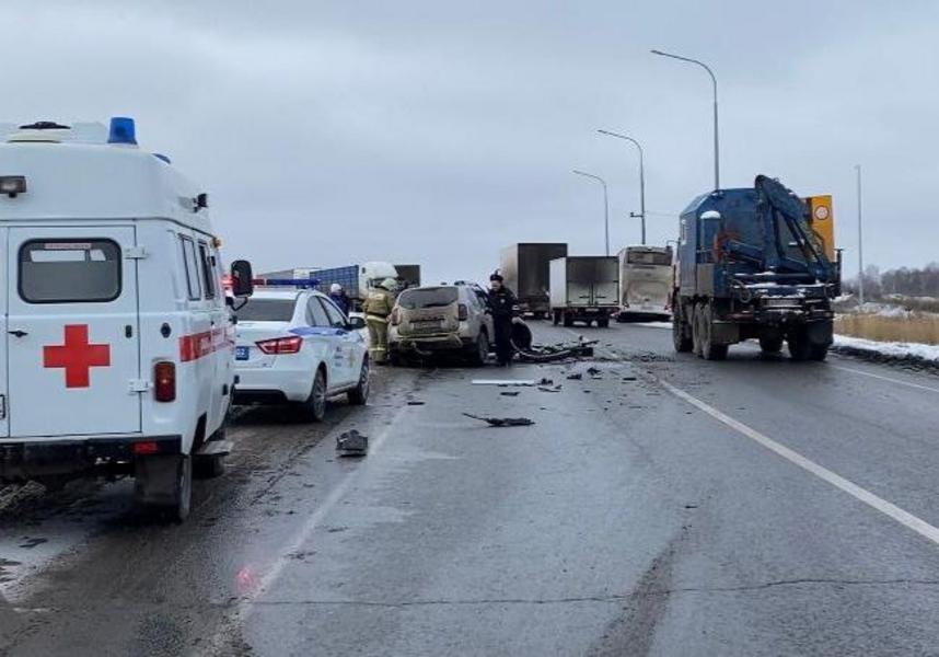 Автобус маршрута Уфа-Альметьевск попал в ДТП с легковушкой – водитель кроссовера погиб