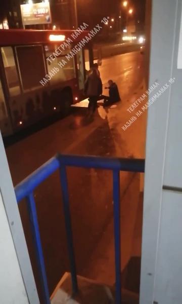 В Казани водитель автобуса избил пьяного мужчину