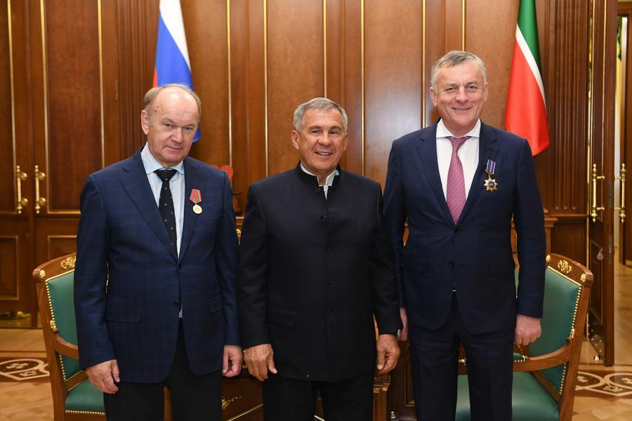 Минниханов вручил Орден «Дуслык» гендиректору  «Газпром межрегионгаз»  Сергею Густову