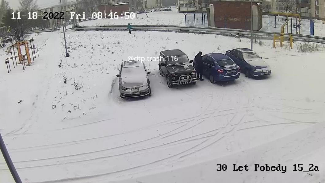 В Джалиле перед домом водитель «Нивы» сбил женщину