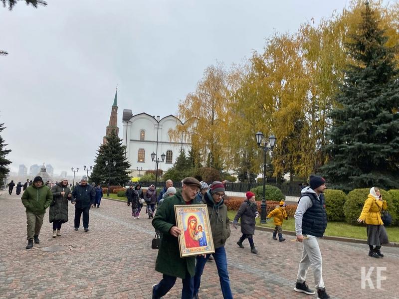 Начался крестный ход в честь Казанской иконы божьей матери