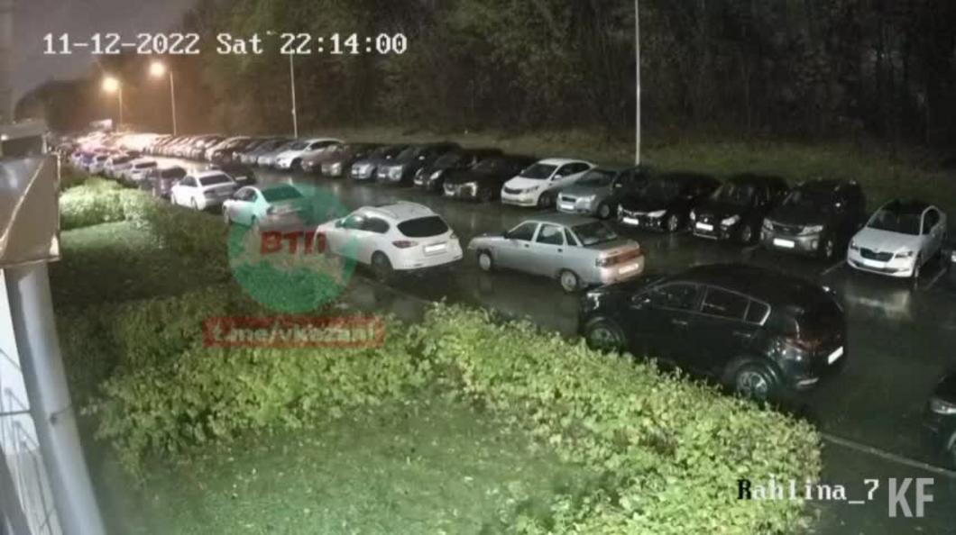 В казанском ЖК Светлая долина кидали мощные петарды под припаркованные машины