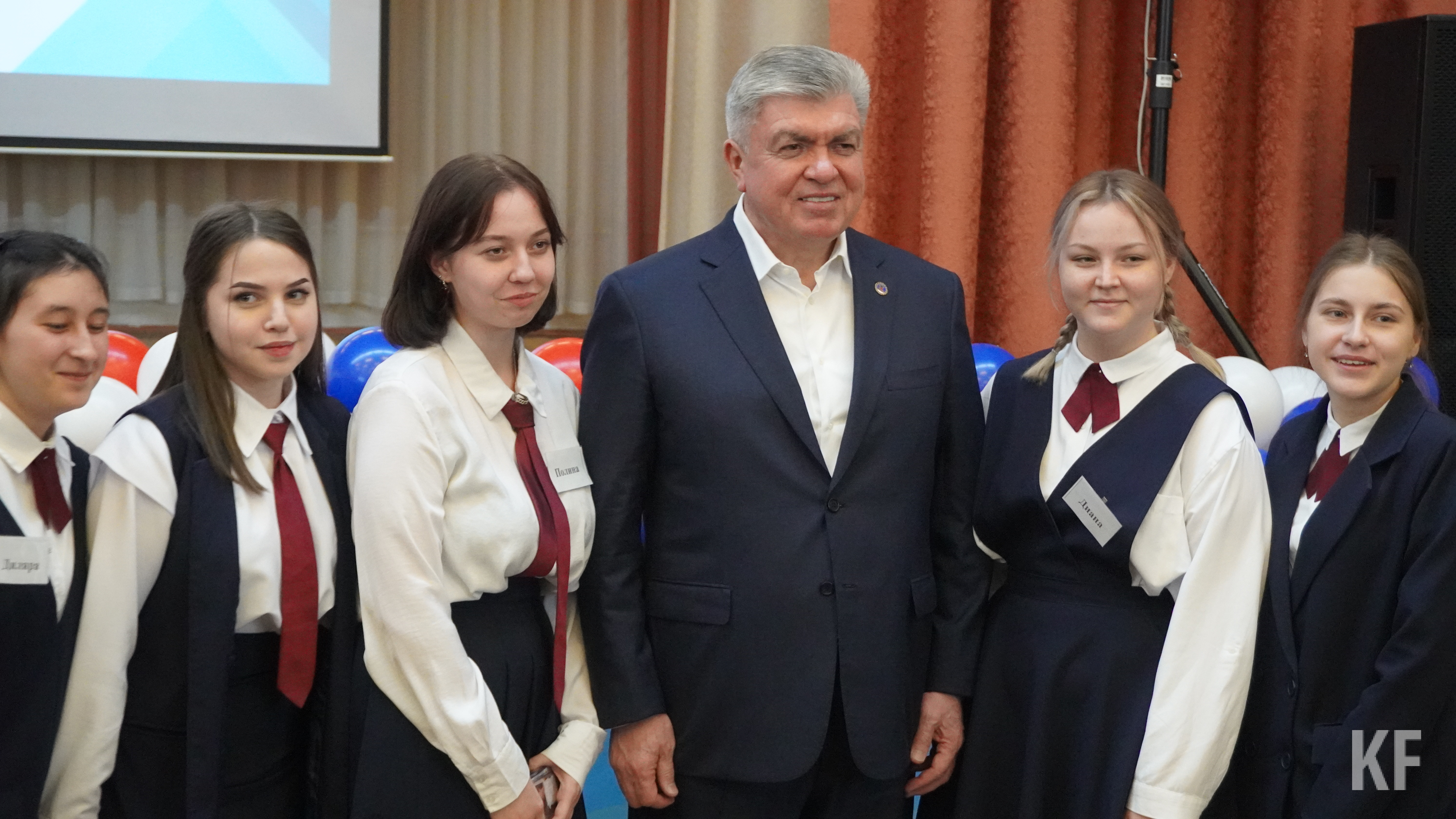 «Здесь есть все возможности, чтобы реализоваться»: Магдеев обсудил со школьниками возможности города