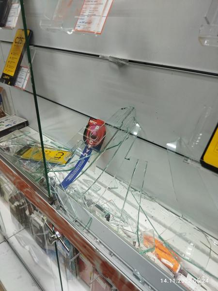 Житель Нижнекамского района меньше чем за сутки обокрал магазин и два авто