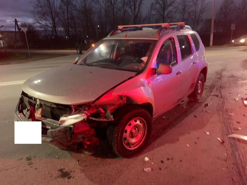 На трассе под Нижнекамском столкнулись два Renault