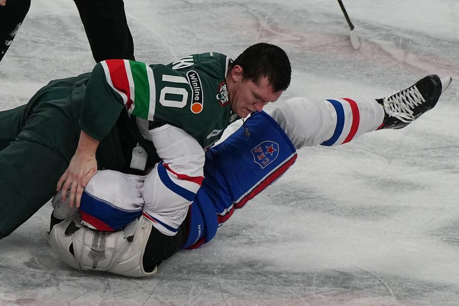 Татарский дьявол вышел спасать Знарка. «Ак Барс» обыграл лидера КХЛ Татарский дьявол вышел спасать Знарка. «Ак Барс» обыграл лидера КХЛ