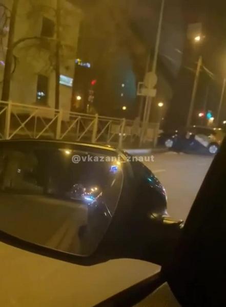 Уроженка Испании, не владеющая русским языком, протаранила два авто в Казани и вызвала на разборки переводчика