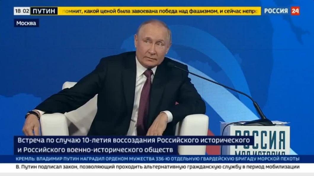 Владимир Путин: Бэтмен известен, а какой-то наш богатырь - нет