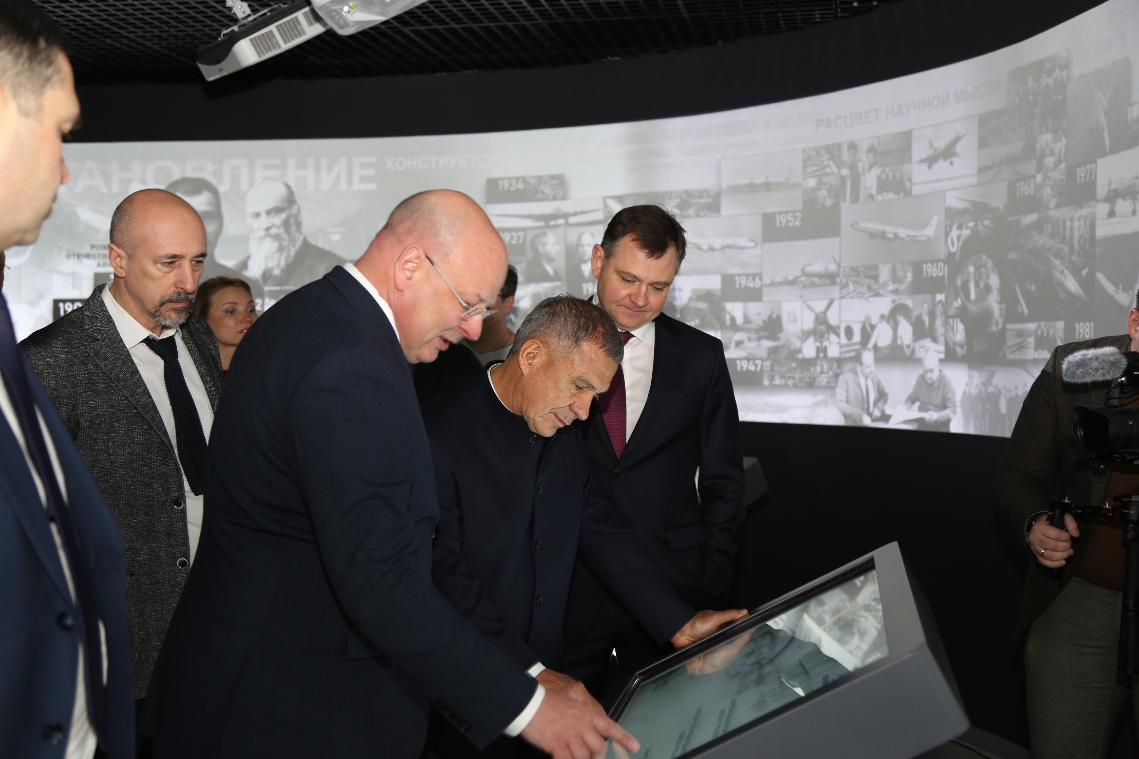 Минниханов принял участие в открытии памятника Туполеву в Москве