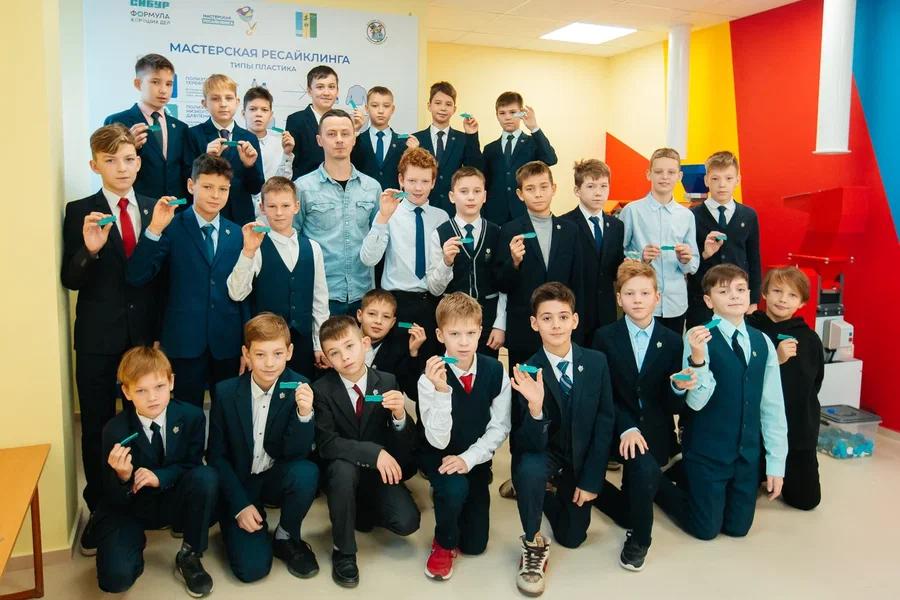 Воспитанники хоккейной школы «Нефтехимик» посетили мастер-классы в «Мастерской ресайклинга», организованной при поддержке СИБУРа Воспитанники хоккейной школы «Нефтехимик» посетили мастер-классы в «Мастерской ресайклинга», организованной при поддержке СИБУРа