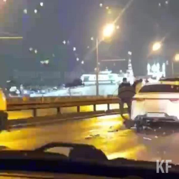 Массовая авария на Кремлёвской дамбе - видео