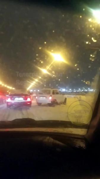 Массовое ДТП произошло на Кремлевской дамбе Массовое ДТП произошло на Кремлевской дамбе