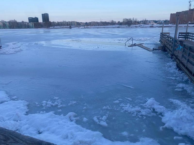 Житель Альметьевска спас провалившегося под лед второклассника