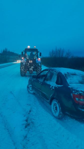 Начальник ДПС в Нижнекамском районе помог съехавшей в кювет автолюбительнице