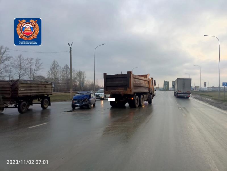 Под Нижнекамском камазист устроил аварию с двумя пострадавшими пенсионерами