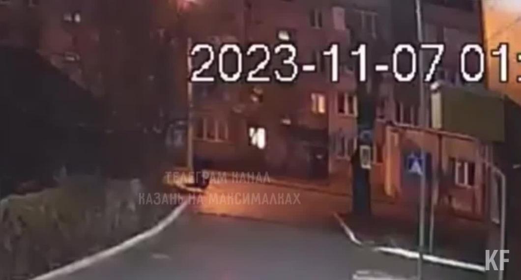 Ночью в Казани легковушка переехала пьяного мужчину, который лежал на дороге