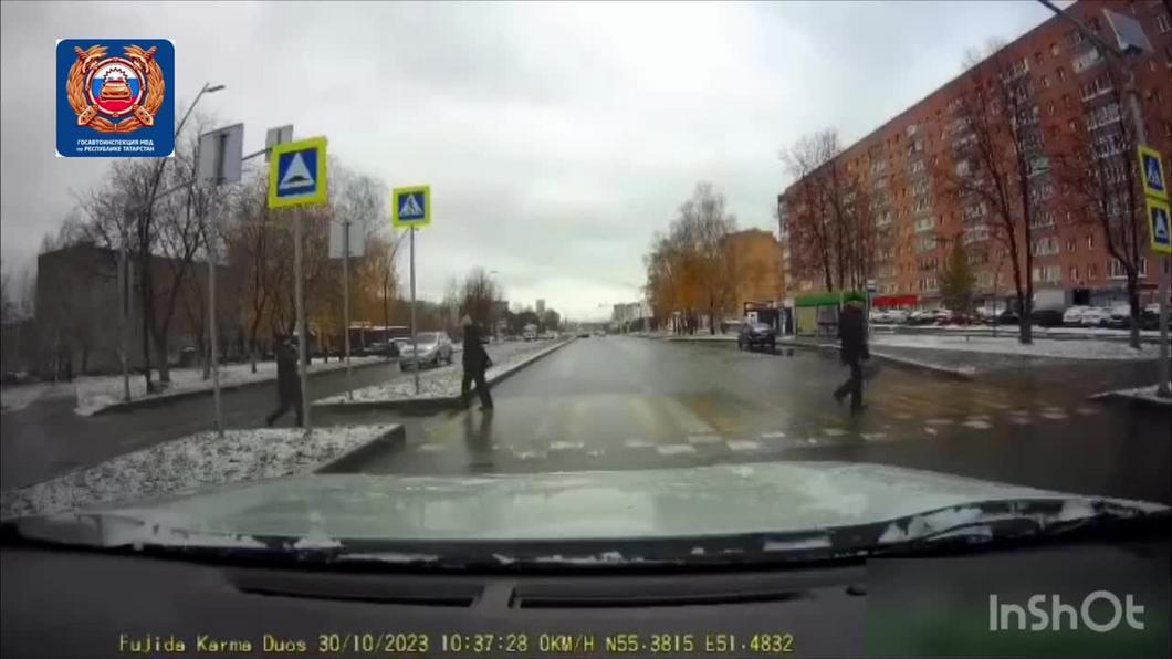 В Нижнекамске водитель протащил по асфальту пешехода - видео