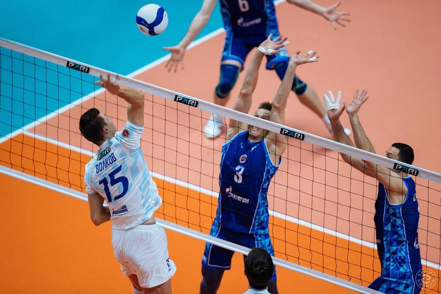 Провалили подачу и подарили партию: как казанцы одержали победу в «зенитовском» дерби Провалили подачу и подарили партию: как казанцы одержали победу в «зенитовском» дерби