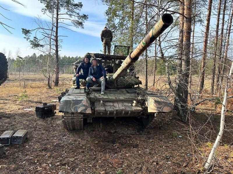 Альметьевцы передали в зону СВО «УАЗ», печи, теплые вещи