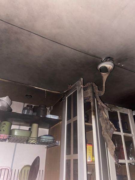 В Альметьевске соседка почуяла запах гари и вызвала пожарных