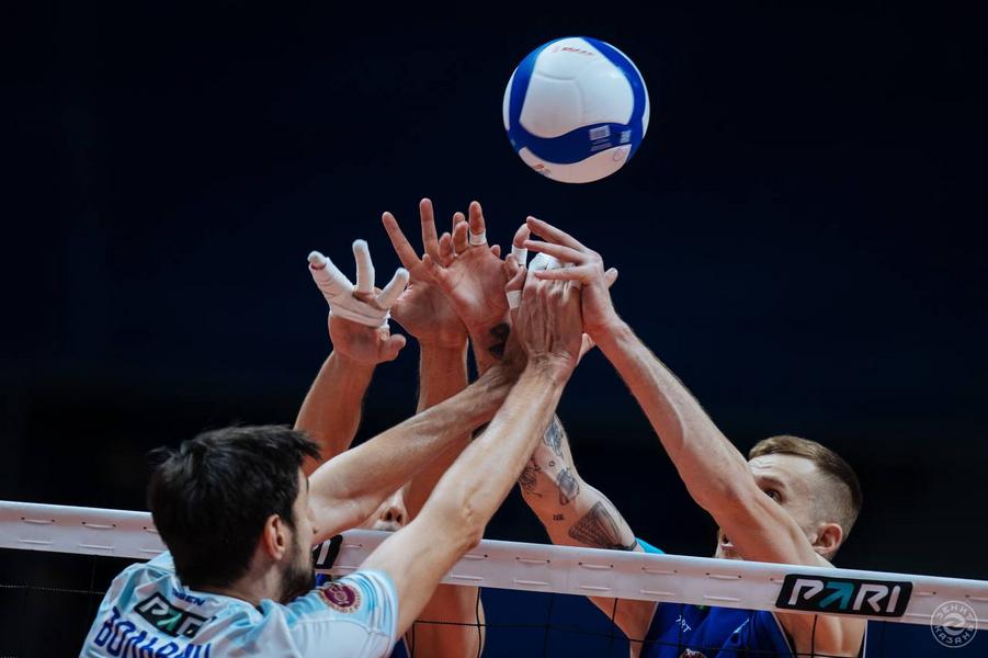 Провалили подачу и подарили партию: как казанцы одержали победу в «зенитовском» дерби Провалили подачу и подарили партию: как казанцы одержали победу в «зенитовском» дерби