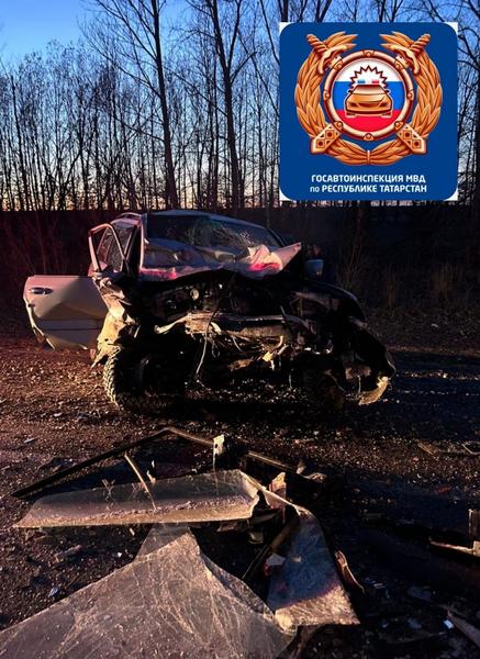 На трассе Чистополь - Нижнекамск парень на Toyota пошел на обгон и влетел в автобус