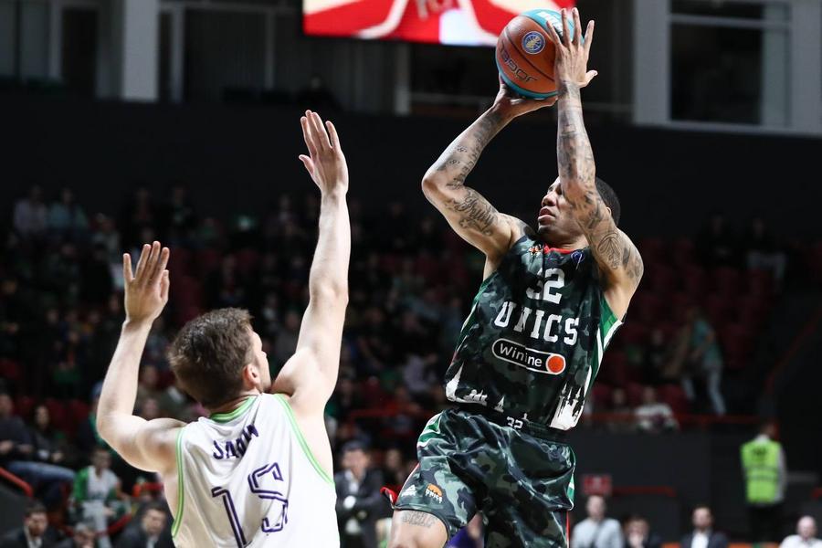 Лидерство под угрозой: УНИКС проиграл дебютанту