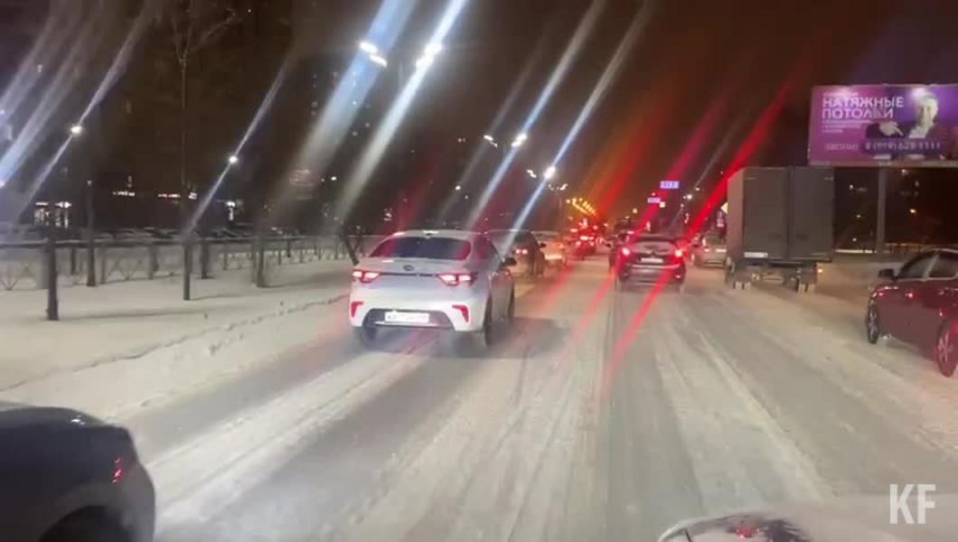 Снежный коллапс: Казань встает в многокилометровых пробках