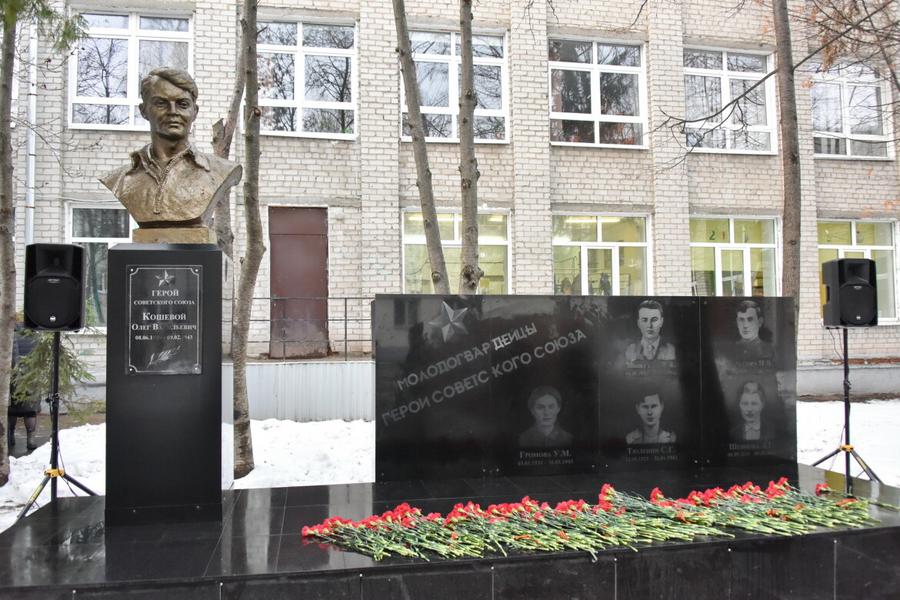 Мемориальный комплекс открыли на территории казанской гимназии