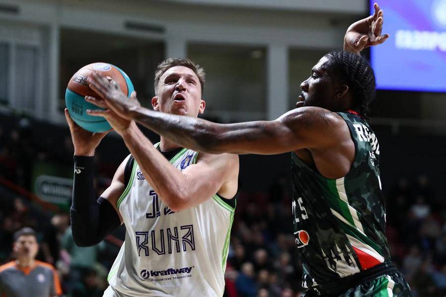 Лидерство под угрозой: УНИКС проиграл дебютанту