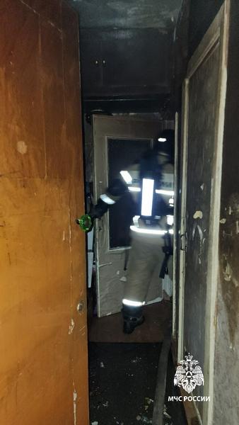 На пожаре в казанской пятиэтажке погиб 98-летний мужчина