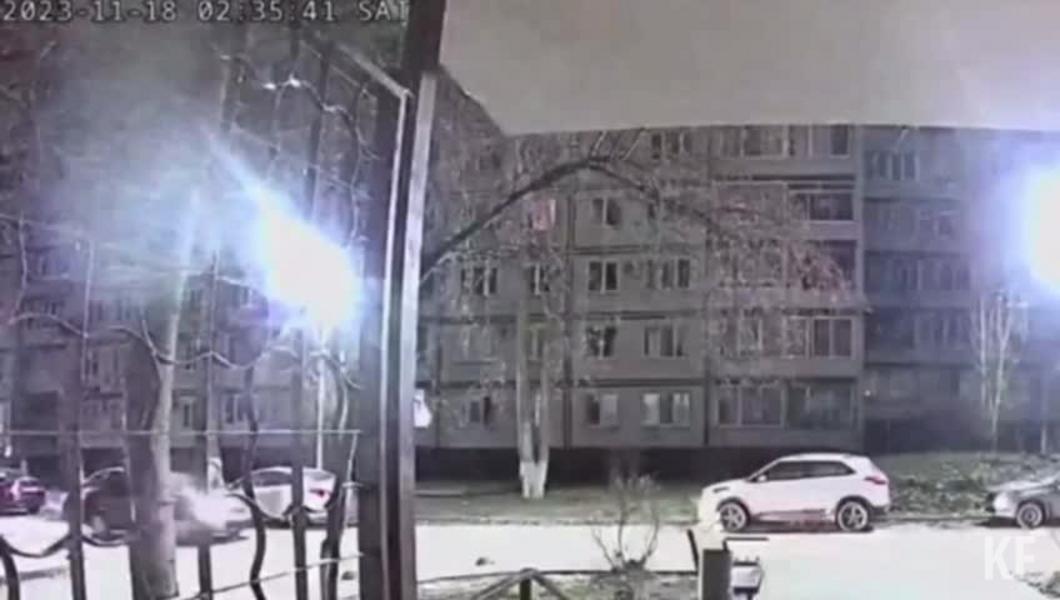 Челнинцы шокированы соседом, запускавшим фейерверк из окна квартиры