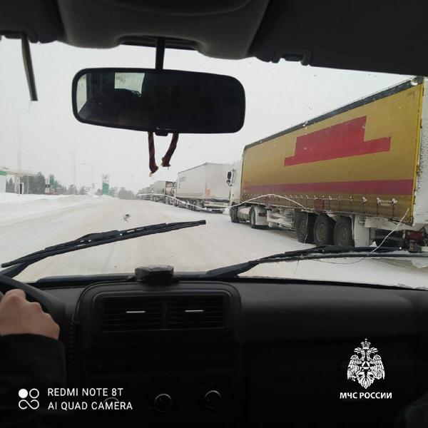 Дорога перекрыта: Пятикилометровая пробка из грузовиков образовалась на трассе в РТ