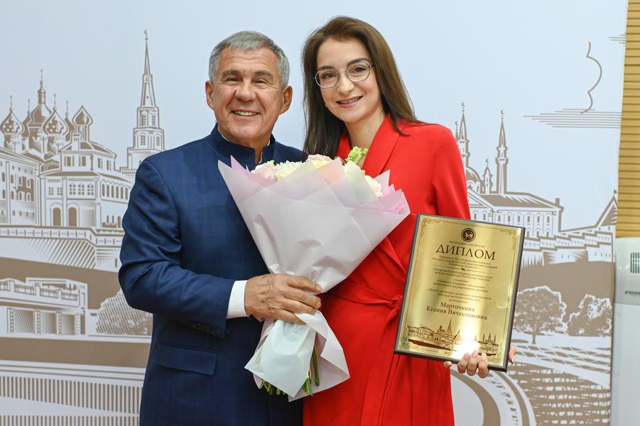 Минниханов наградил победителей конкурса «Лучший государственный гражданский служащий Республики Татарстан» Минниханов наградил победителей конкурса «Лучший государственный гражданский служащий Республики Татарстан»