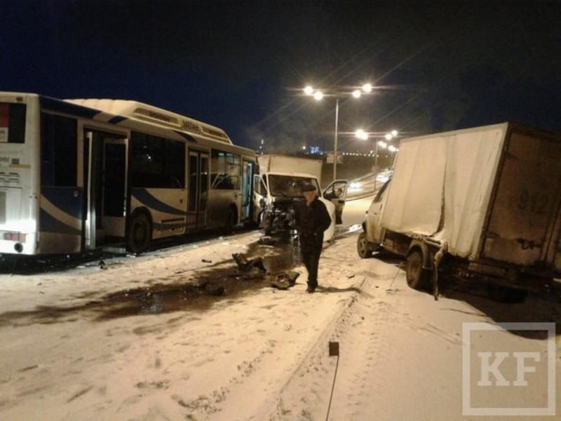 Массовое ДТП в Нижнекамске: столкнулись два грузовика и две легковушки