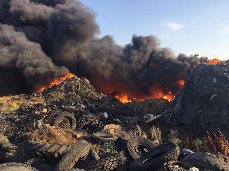 ​Видео: в нижнекамском районе горит несанкционированная свалка