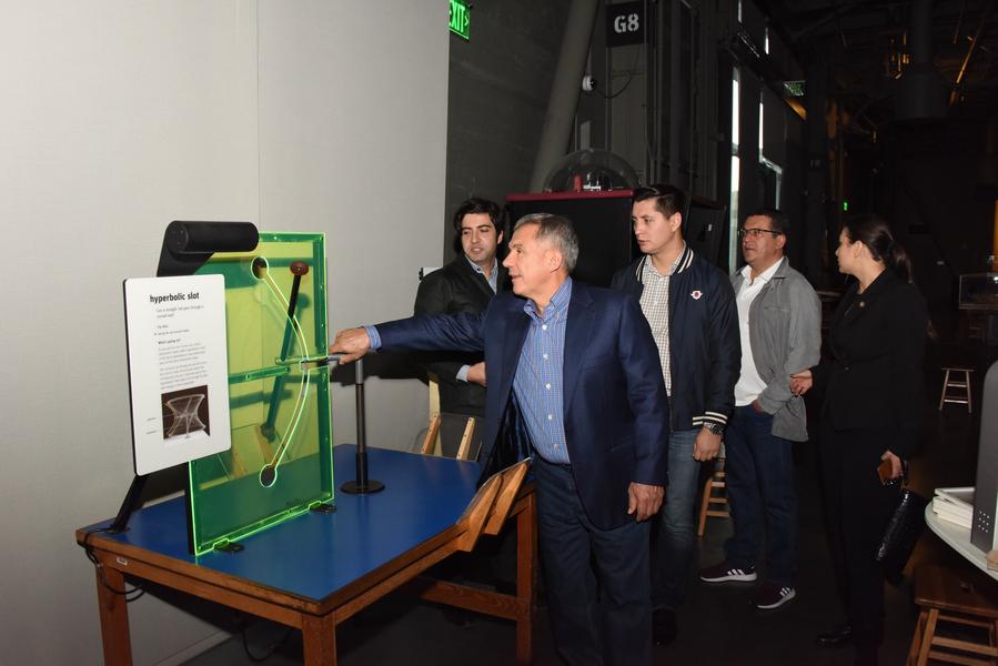 Рустам Минниханов ознакомился в Сан-Франциско с работой интерактивного музея «Эксплораториум»