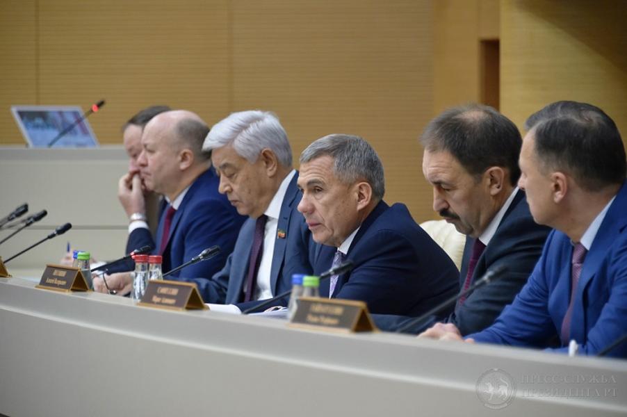 Рустам Минниханов: Четверть предприятий Татарстана - это потенциальные банкроты