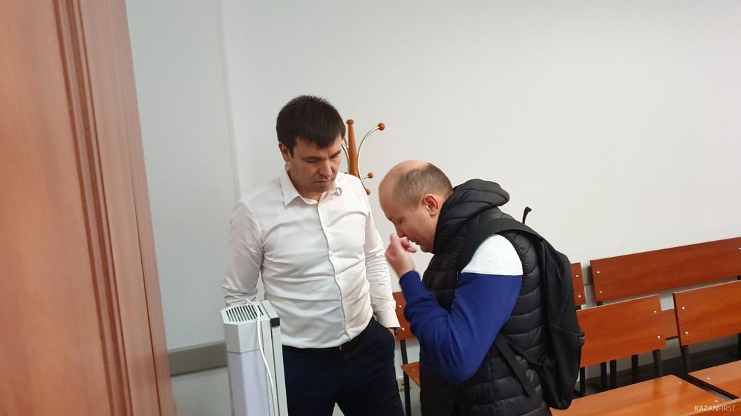 Подозреваемого во взятке Ильнара Хидиятова доставили в суд Казани в наручниках