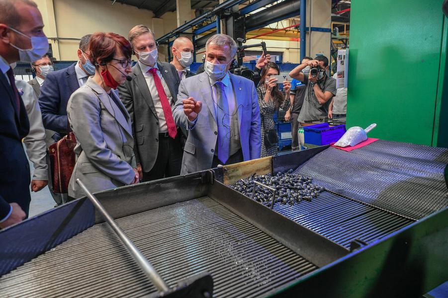 Рустам Минниханов во время визита в Турцию посетил предприятия организованной промзоны Рустам Минниханов во время визита в Турцию посетил предприятия организованной промзоны