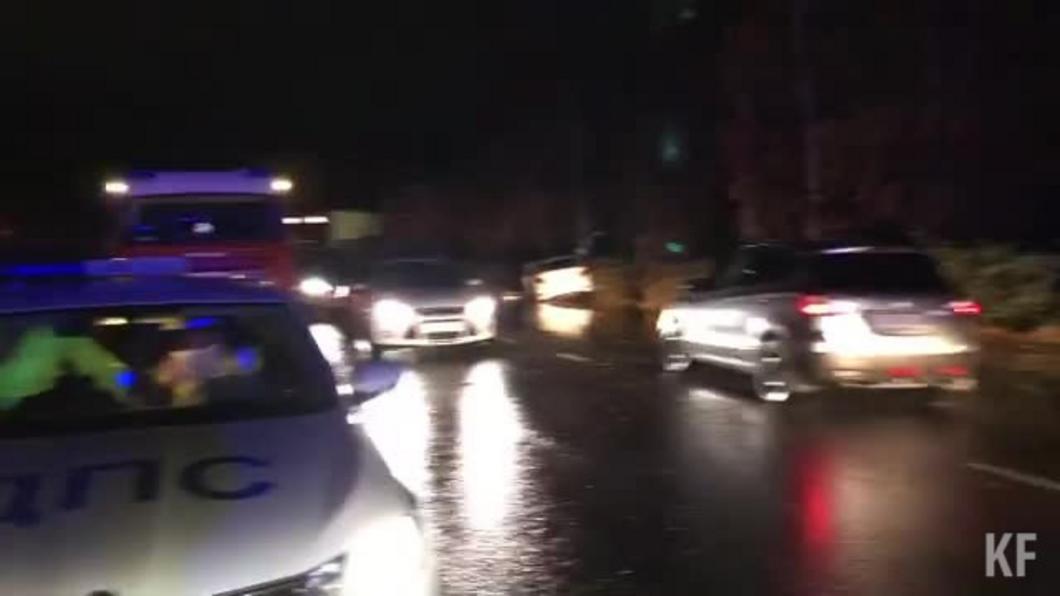 На улице Тихорецкая в Казани произошло массовое ДТП: один водитель погиб, 5 человек пострадали