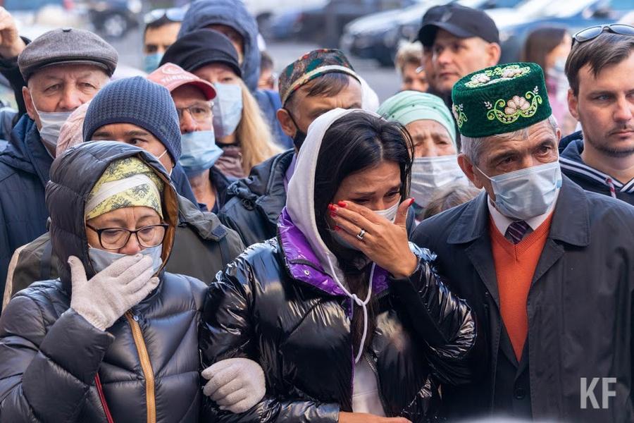 Телеведущего Ильфата Абдрахманова отвезли на кладбище в обшарпанной «Газели». Почему так получилось? Телеведущего Ильфата Абдрахманова отвезли на кладбище в обшарпанной «Газели». Почему так получилось?